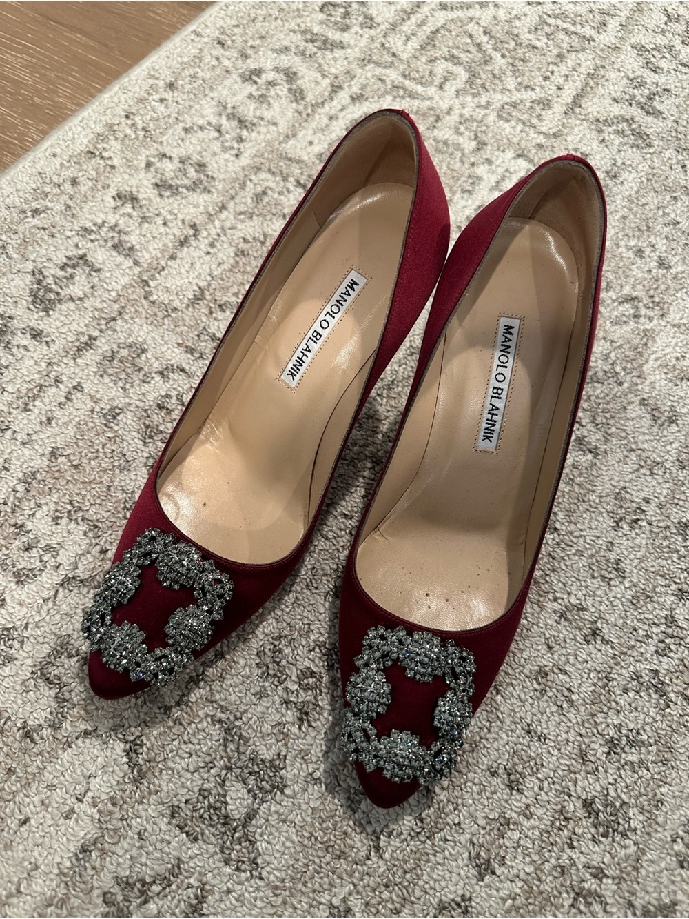 Manolo Blahnik Hangisi 90 Burgundy Red Satin Embellished Pumps Size 37.5
